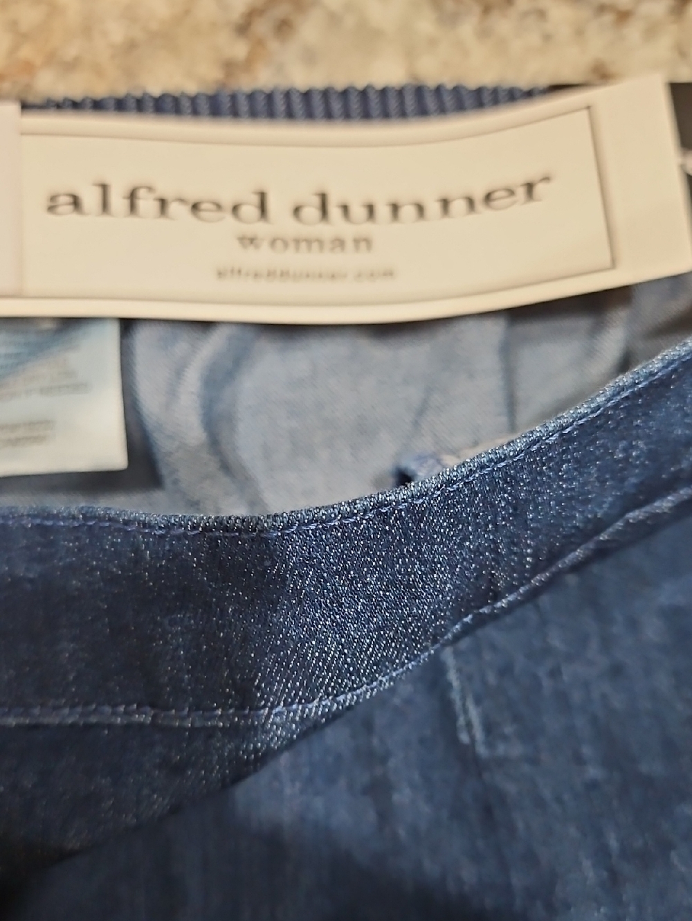 👖Alfred Dunner Women's Dark Blue Denim Jeans - Picture 2 of 8